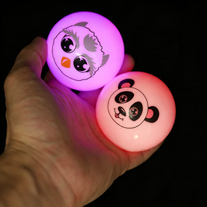 ลูกบอล TPR เด้งดึ๋งมีไฟ LED ขนาด 6.5 ซม. ของเล่นเด็กแบบพกพา กระพริบแสง ของขวัญสำหรับเด็ก - Product Image 2