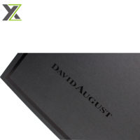 Boîtes sur mesure extra larges pour chemises avec logo UV sélectif, pelliculage mat, gaufrage, finition noir mat, épaisseur 2 mm
