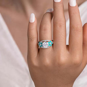 Anello di Fidanzamento T0908 con Diamante a Fiore in Oro Bianco, Taglio Brillante Rotondo, Montatura a Pavé, Gioielleria Fine da Donna - Product Image 5