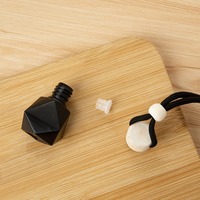 Flacon diffuseur de parfum vide en verre noir mat en forme de diamant de 8 ml pour voiture, avec bouchon à vis en bois