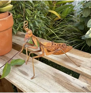 Ornement de <span class=keywords><strong>jardin</strong></span> en métal rouillé vintage en forme de <span class=keywords><strong>Mantis</strong></span> religieuse, sculpture d'insecte en fer résistante aux intempéries pour la décoration artistique extérieure de <span class=keywords><strong>jardin</strong></span> - Product Image 2