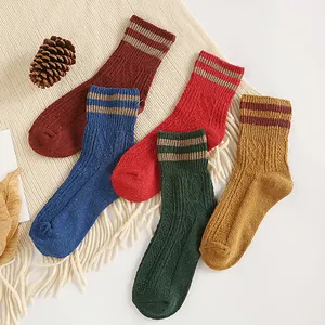 Venta al por mayor de invierno de moda lana espesar mantener gusano calcetín feliz personalizado diseño de lana mujeres y hombres Calcetines