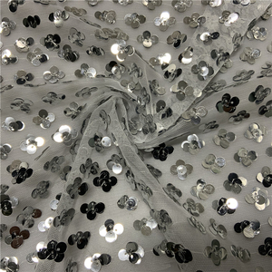 Thiệu Hưng Dệt Nhà Máy Giá 3D Lớn Hoa Sequin Thêu Lưới Vải Tuyn Vải Cho Thiết Kế Thời Trang Phụ Nữ May Mặc - Product Image 2