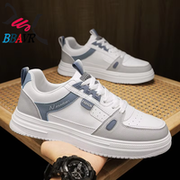 Chaussures de sport légères en cuir pour hommes 2025, baskets décontractées tendance blanches