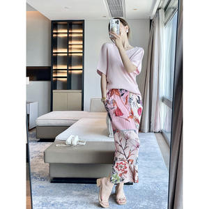 Set Camicia e Gonna per <span class=keywords><strong>Donna</strong></span> con Maniche a <span class=keywords><strong>Tre</strong></span> Quarti Plissettate, Vita Alta, Casual, Ampio, Snellente, Ringiovanente, con Stampa Caratteristica per Uso Quotidiano - Product Image 5