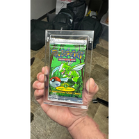Présentoir de cartes de jeu en acrylique personnalisé en usine, résistant aux UV, poli, pour cartes TCG, paquets de boosters Pokémon et cartes gradées magnétiques