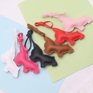 Pendentif créatif en cuir PU en forme d'animal avec sangle, accessoire de sac à main, breloque de sac, porte-clés, cadeau de luxe tendance - Product Image 2