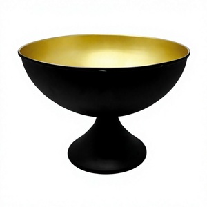 Cuenco de servir de metal negro dorado con pedestal, frutero decorativo mate elevado para mesa de bodas y fiestas - Product Image 1
