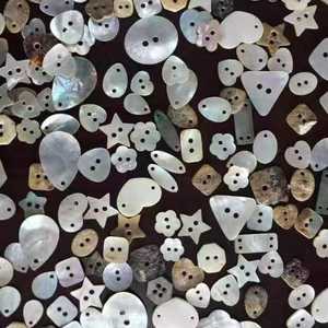 Bottoni in Madreperla Naturale Agoya con Logo Personalizzato, 2 o 4 Fori, 14L 16L 18L 20L 24L, 18 Linee, Grigio <span class=keywords><strong>Narce</strong></span> Akoya, Guscio Spesso - Product Image 1