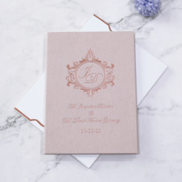 Livre d'invitation de mariage rose blush romantique à couverture rigide, invitation personnalisée avec pochette en velours, carte RSVP et enveloppe en velours