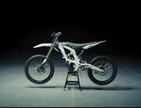 Surron Light Bee 2X Off Road E-Moto 24kW Layar TFT Off Road Pengisi Daya 1200W Hitam Merah Balap 2024 2025 2026 Terbaru