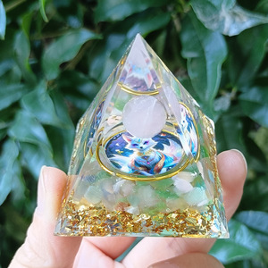 คริสตัลเพิร์พล ไพราไมด์ เรซิ่นอีพ็อกซี่ งานฝีมือ 5 ซม. รูปแมวตาแมวสีรุ้ง จิ้งจอกเก้าหาง ของตกแต่งโต๊ะทำงาน ของตกแต่งสัตว์เลี้ยง ของขวัญ - Product Image 3