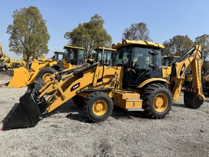 Chargeuse-pelleteuse Cat 420F d'occasion, faible nombre d'heures de travail, moteur puissant, prix compétitif, en stock - Product Image 1