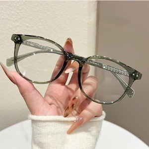 La nouvelle monture de lunettes 86233 photosensible à changement de couleur, tendance sur internet, pour visages plats, ronds et carrés. - Product Image 4