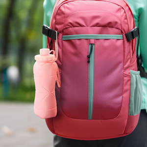 Botella Deportiva Plegable de Silicona de 600 ml con Bola Mezcladora, Tapa a Prueba de Fugas, Libre de BPA, Grado Alimenticio, para Bebidas de Proteína, Personalizable OEM - Product Image 4