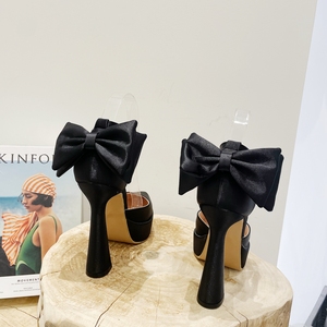 Chaussures compensées à plateforme en satin pour femme, avec lanières de cheville et chaînes en cristal, talons hauts, collection Printemps-Été, style décontracté et robuste - Product Image 5