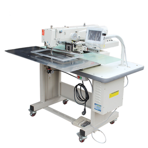 Machine à coudre automatique QS-3020W pour étiquettes, logos et motifs, machine à coudre pour l'application d'étiquettes sur les jeans - Product Image 2