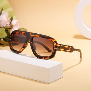 Gafas de sol cuadradas de estilo europeo americano para mujer, montura de PC UV400, gafas de sol de clase 2, embalaje en caja ZS 98203 - Product Image 1