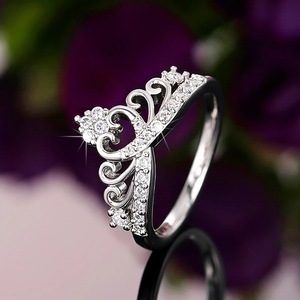 Anello floreale a forma di cuore con corona da principessa per donna, elegante gioiello alla moda per l'indice - Product Image 2