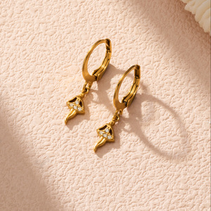 Pendientes Huggie de Acero Inoxidable Chapados en Oro de 18K con Circonita 5A, Antideslustre, Joyería Minimalista de Lujo Ligero para Mujer - Product Image 3