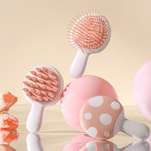 Set de Cepillos para el Cabello 3 en 1 con Forma de Hongo de Dibujos Animados con Espejo para Niñas, Cojín de Masaje para el Cuero Cabelludo, Peine, Cepillo para Lavar el Cabello - Product Image 3