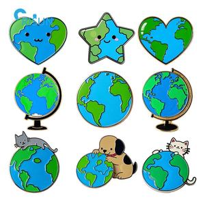 Globe émaillé personnalisé en usine protéger l'environnement de la terre planète terre épinglette insigne broche broche émail planète terre personnalisé - Product Image 1