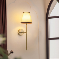 Applique murale moderne personnalisée pour fabricants, lampes murales d'intérieur économiques pour hôtels, appliques murales en métal à fixation intérieure pour chambre à coucher, décoration intérieure, applique murale LED