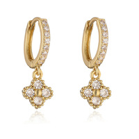 Anting-anting wanita bergaya elegan, berbahan tembaga mewah dengan zircon dan desain bunga semanggi empat daun.