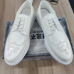 Chaussures habillées Oxford blanches pour hommes en cuir verni durable, à semelle épaisse, motif brogue, pointures 38-45, idéales pour mariage - Product Image 6