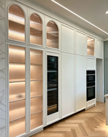 Armoires de cuisine modernes sur mesure, armoires de style Shaker de luxe avec îlot central et porte en verre