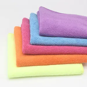 Özel renk genişliği eko güçlü emme hızlı kuru kumaş rulo mikrofiber havlu kumaş