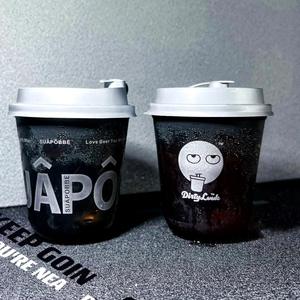 แก้วกาแฟพลาสติก PET แบบใช้ครั้งเดียว ทรงตัวยู ก้นใสสีดำ พิมพ์โลโก้ได้ ขนาด 12/16/24 ออนซ์ พร้อมฝาปิด สำหรับกาแฟและชานมไข่มุก - Product Image 4