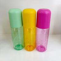 Vente en gros de flacons pulvérisateurs en plastique PET de 120 ml, forme ronde, couleur personnalisée, design capsule, pour parfum et shampoing