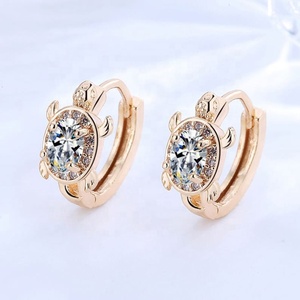 Pendientes de Aro de Moda para Mujer con Diamantes CZ de Zirconia, Joyería con Diseño de Animales, Venta al por Mayor de Fábrica Hengdian - Product Image 1