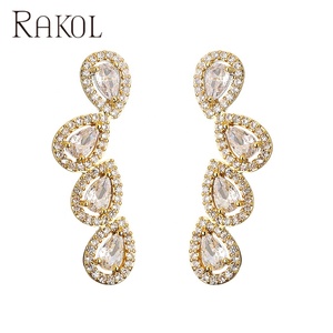 RAKOL EP2979 Goutte d'eau 14k plaqué or cristal enveloppé percé luxueux mariage manchette boucles d'oreilles pour les femmes - Product Image 1