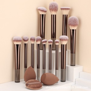 Ensemble <span class=keywords><strong>de</strong></span> pinceaux <span class=keywords><strong>de</strong></span> maquillage professionnels en nylon doux pour le blush, le <span class=keywords><strong>fond</strong></span> <span class=keywords><strong>de</strong></span> <span class=keywords><strong>teint</strong></span>, les ombres à paupières, outils <span class=keywords><strong>de</strong></span> beauté pour femmes, pinceaux <span class=keywords><strong>de</strong></span> maquillage multifonctionnels - Product Image 4