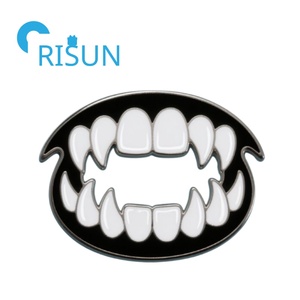 Halloween Bloody Vampire Fangs Black Lips Boca Esmalte Broche Pin Mochila Sombrero Bolsa Collar Solapa Pins Insignias Joyería gótica Regalo - Product Image 5