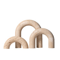 Vente en gros de décoration intérieure moderne en pierre naturelle marbre artisanat accents ornements de sculpture d'art en travertin jaune rustique