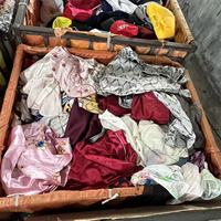 Pakaian Tidur Sutra Bekas Premium Grosir Campuran Pria Wanita dan Anak-Anak Pakaian Bekas Berkelanjutan 100kg Bundel untuk Ekspor