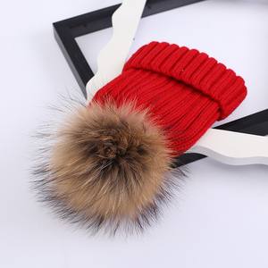 Moda mamma e io cappelli lavorati a maglia di colore abbinati con grande pelliccia di procione pompon addensare caldo cappello invernale per bambini - Product Image 4