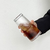 Bouteille d'eau moderne en verre épais de 560 ml, écologique et anti-fuite, avec couvercle et paille, idéale pour les voyages, les jus, le lait, le thé et le café glacé – Cadeau