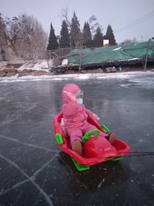 Grand traîneau à neige en plastique avec frein - Product Image 4