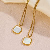 Délicat coquille blanche pierre précieuse Amazonite pendentif en acier inoxydable non ternir plaqué or collier pour les femmes