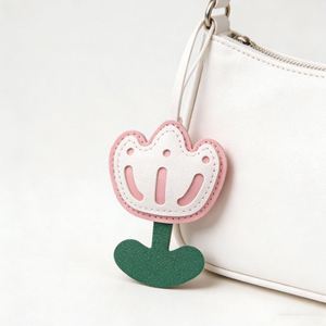 Llavero de moda con colgante de cuero PU de flor de tulipán decorativa para bolso, adorno para teléfono - Product Image 2