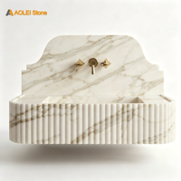 Meuble-lavabo mural moderne en marbre blanc de luxe avec panneaux cannelés, surface polie, design écologique