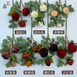 Rose à trois têtes à bords brûlés, fleur en soie vintage à tige unique, haute simulation, pour décoration intérieure et mariage - Product Image 1