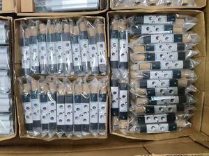 Motor Original FESTO EMMT-AS-100-M-HS-RM 680VDC 1.77kW 6.3Nm con Encoder Absoluto EnDat2.2 OCP, Un Solo Cable 5255531 - Product Image 1
