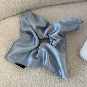 ยางรัดผมสีพื้นขนาดใหญ่สไตล์เกาหลีสำหรับผู้หญิงและเด็กผู้หญิง สไตล์มินิมอล ผ้าไหมแท้ รูปทรงสี่เหลี่ยม อุปกรณ์เสริมผม - Product Image 5