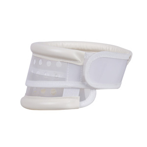 Collarín cervical ajustable y suave para soporte de la columna vertebral y alivio del dolor de cuello. - Product Image 1