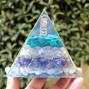 พีระมิดเรซิ่นคริสตัลพร้อมหินหลายชั้นและลวดลายแกะสลักภายในรูปทรงเมตาตรอนคิวบ์ สำหรับตกแต่งบ้าน - Product Image 3